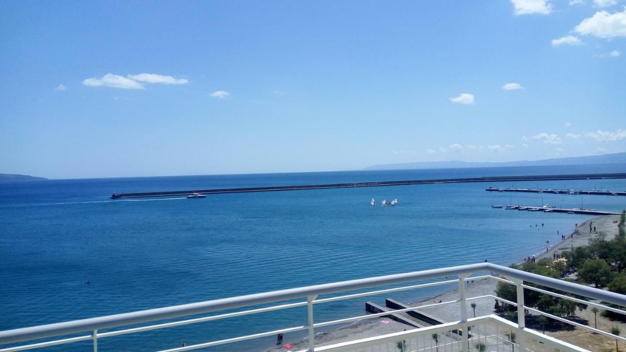 شقة Seafront Penthouse Leo كالاماتا المظهر الخارجي الصورة
