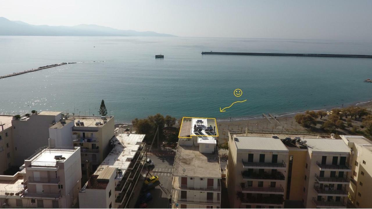 شقة Seafront Penthouse Leo كالاماتا المظهر الخارجي الصورة